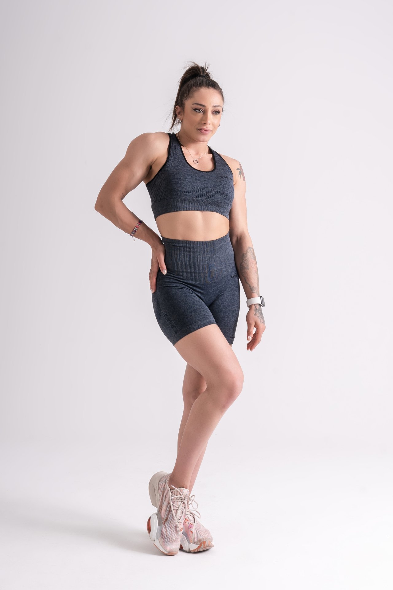 Dikişsiz  Push-up Detaylı Toparlayıcı Antrasit Şort