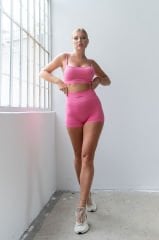 Dikişsiz Push-up Detaylı Fitilli İp Askılı Pembe Şort Takım